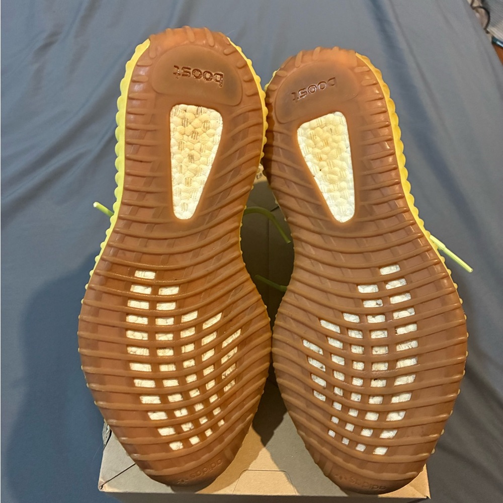 Adidas Yeezy 350 v2 - Picture 5 of 6